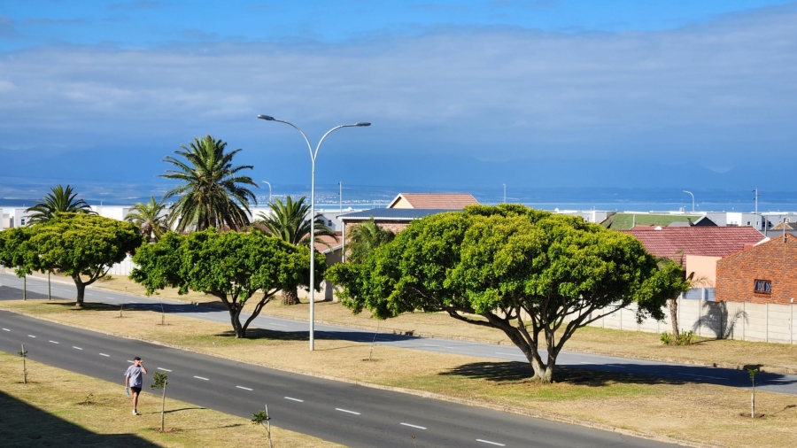 2 Bedroom Property for Sale in Heiderand Western Cape